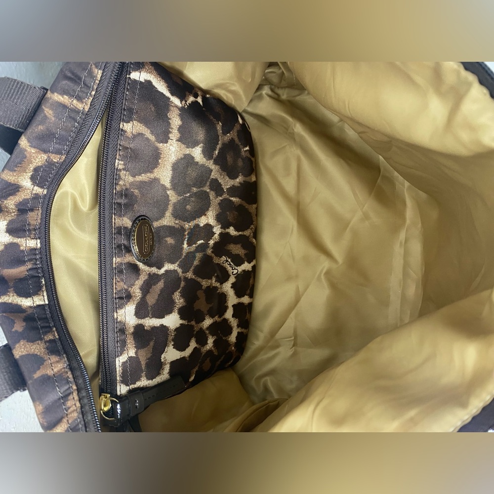 Authentic Cheetah/Leopard Coach tote/Shoulder bag W/Detachable Makeup Bag - Picture 8 of 15